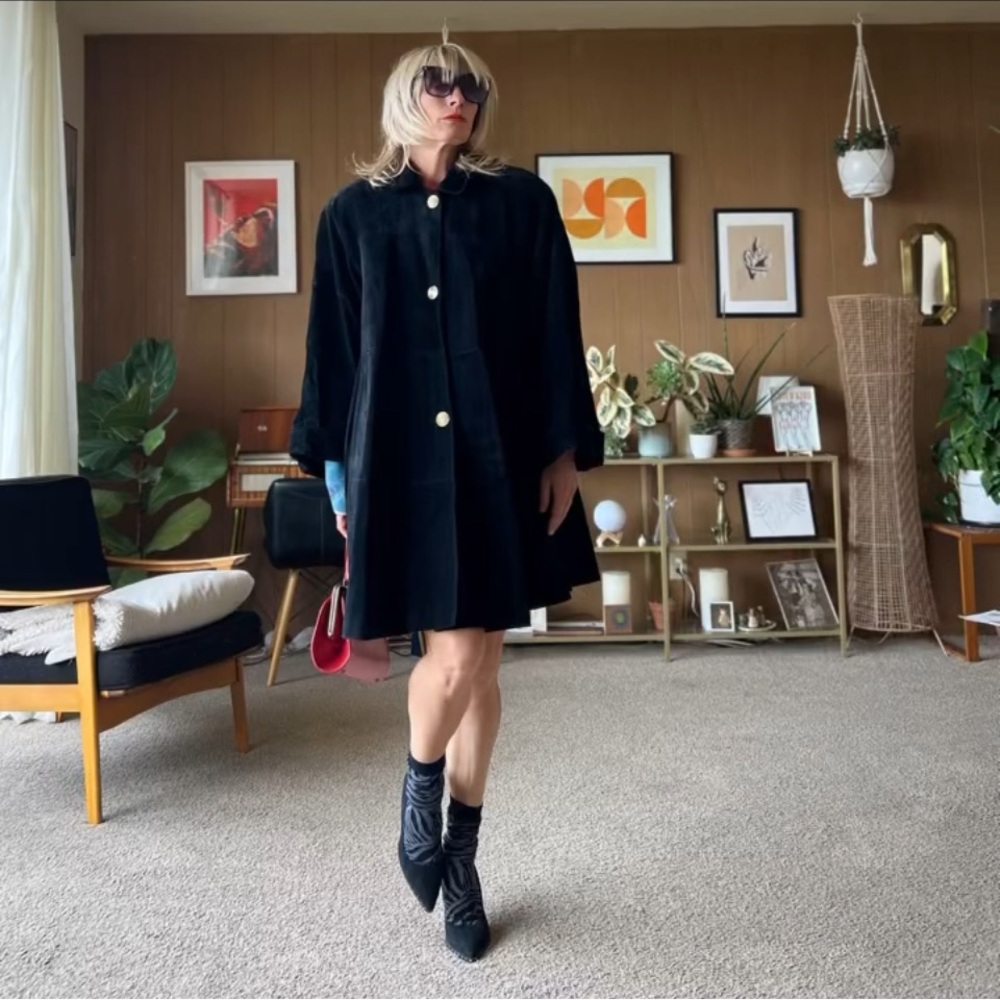 Elegant Black Coat with gold Buttons